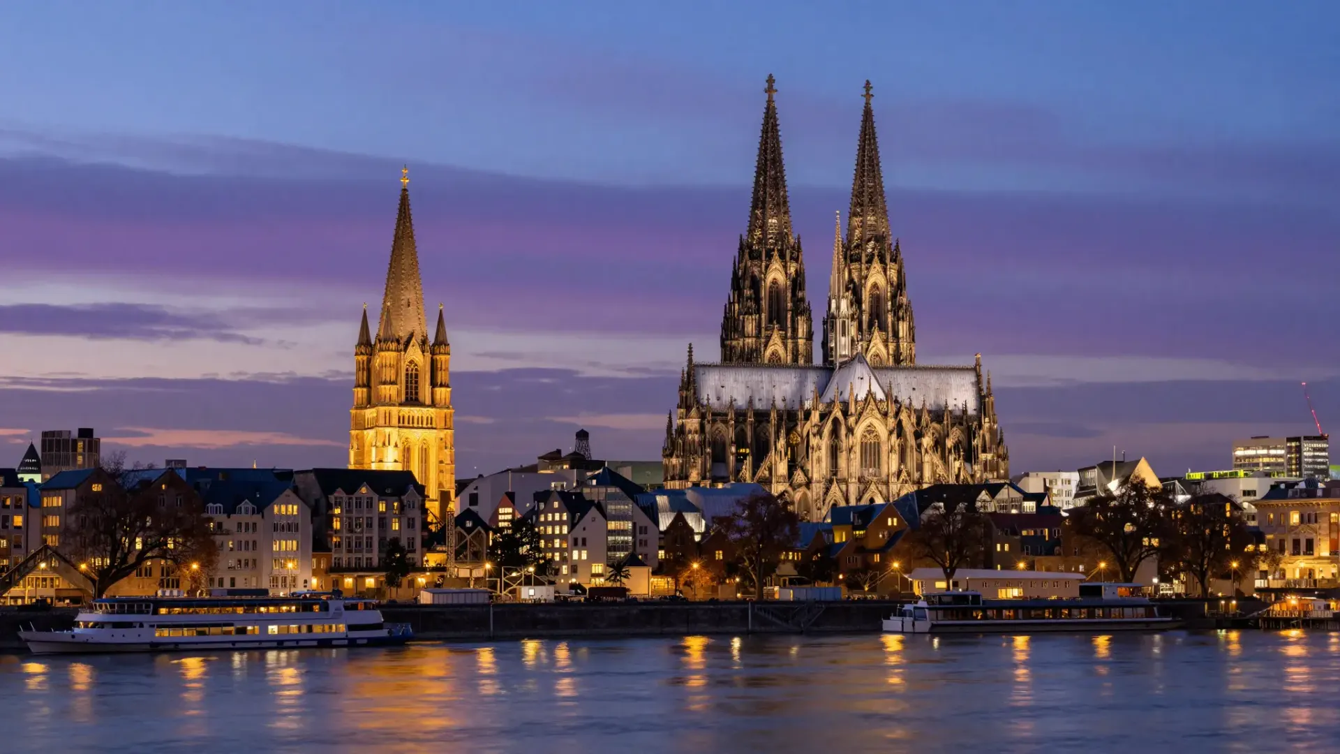 Köln Rheinpanorama mit Dom bei Abendlicht